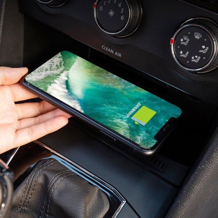 HFC-1030 Car Qi Standard Wireless Charger 10W Quick Charging for Volkswagen Tiguan L 2019-2021, Left Driving