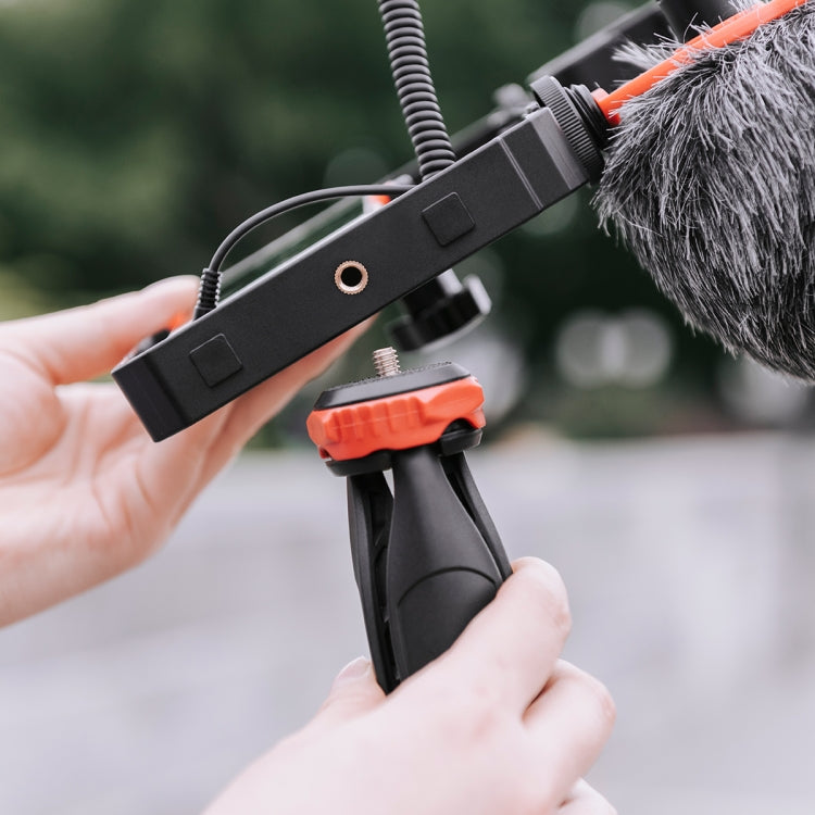 YELANGU PC204 YLG1801D Vlogging Live Broadcast LED Selfie Light Smartphone Video Rig Handle Stabilizer Bracket Kits with Microphone & Tripod