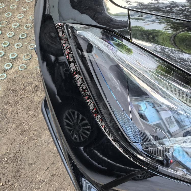 2pcs/Set Forged Gold Foil Carbon Fiber Car Front Light Below Decorative Sticker for Chevrolet Corvette C8 2020-, Left and Right Driver