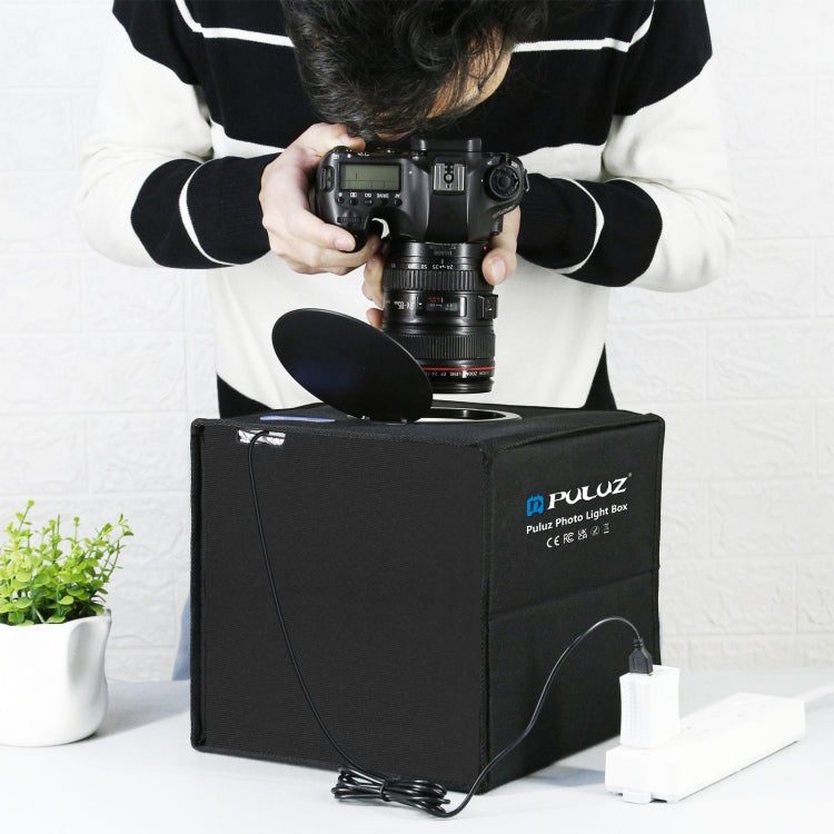 PULUZ 25cm Folding Portable Ring Light Photo Lighting Studio Shooting Tent Box with 12 Colors Backdrops, Size: 25cm x 25cm x 25cm